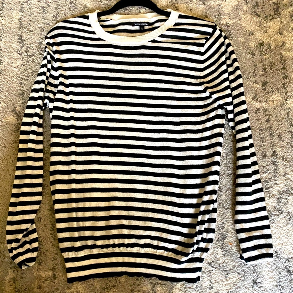 Lightweight sweater